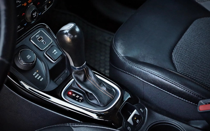 Jeep Compass cena 97900 przebieg: 49000, rok produkcji 2019 z Skawina małe 562